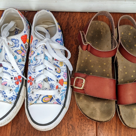 GENTLY USED CHILDREN'S SHOES - Picture 2 of 5